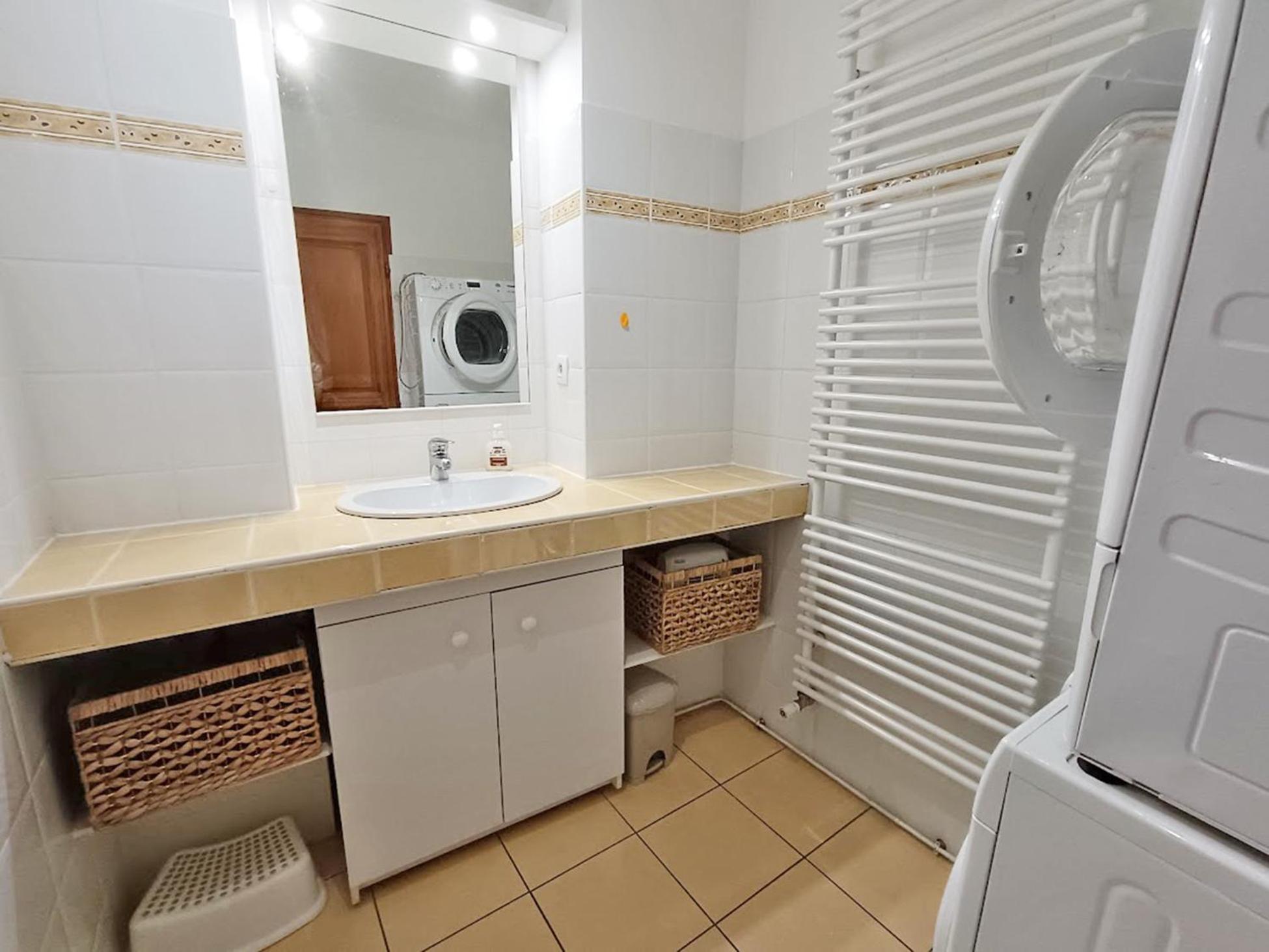 Appartement Le Petit Cerf, T3, Wifi, Cave à Bagnères-de-Luchon Extérieur photo