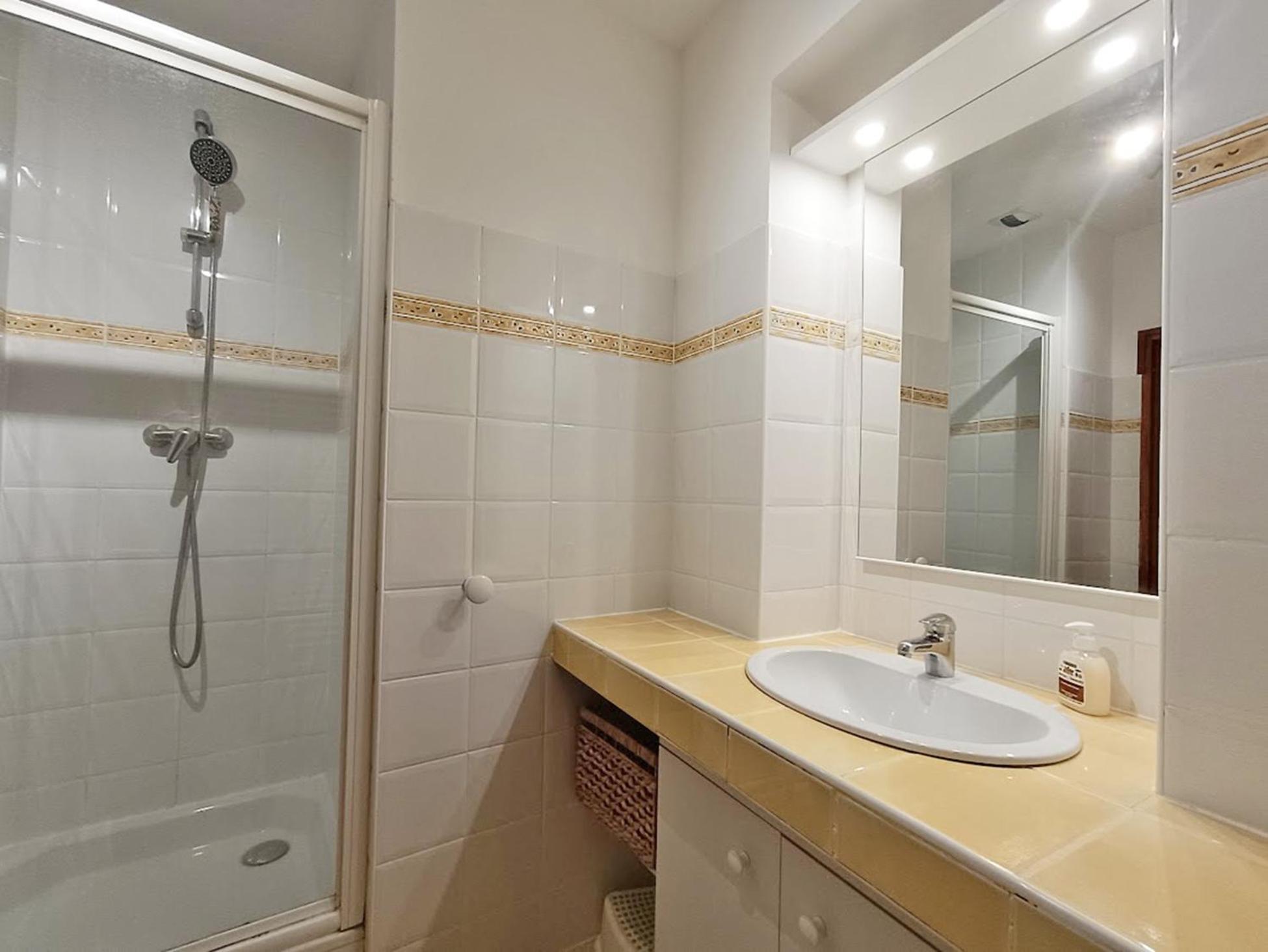 Appartement Le Petit Cerf, T3, Wifi, Cave à Bagnères-de-Luchon Extérieur photo